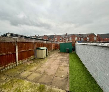 Three Bedroom Terrace House - Photo 2