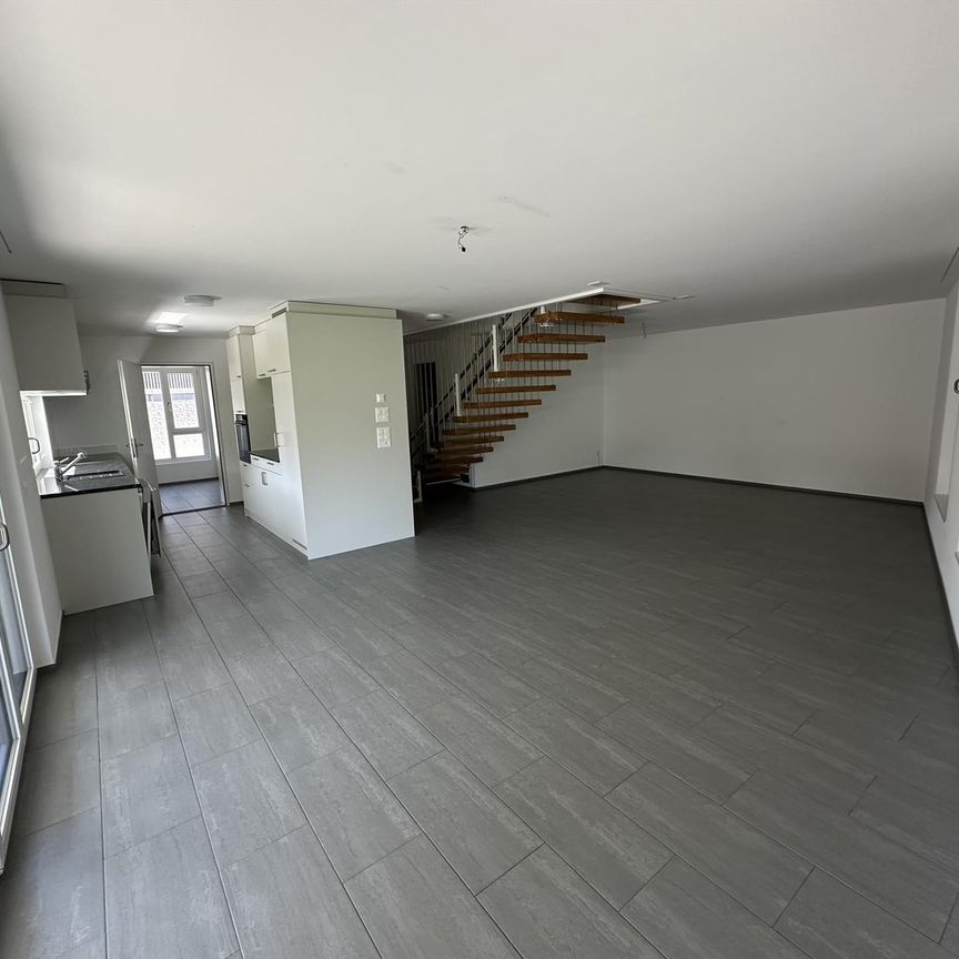 Wohnen im Grünen, neuwertige 5.5 Zimmer-Wohnung - Foto 1