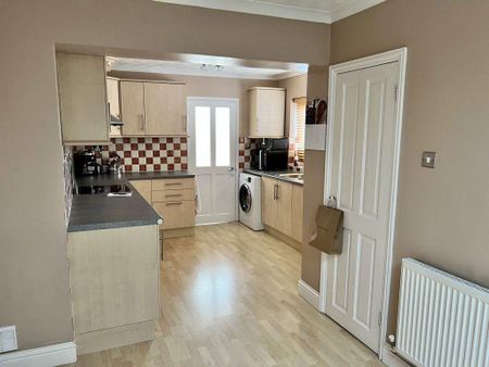 3 bedroom bungalow to rent - Photo 4