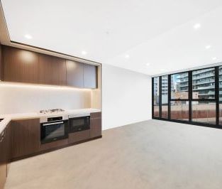 Spacious One Bedroom with Harbour Bridge View - Photo 6