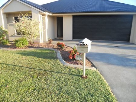 4 BEDROOM FAMILY HOME IN BLACKS BEACH - Photo 3