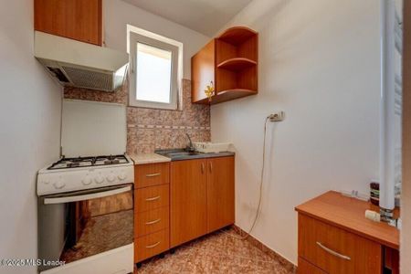 Garsoniera spatioasa, strada curata si linistita in - Photo 5