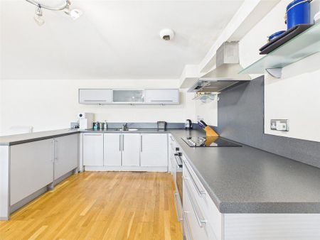 2 bedroom penthouse to rent - Photo 2
