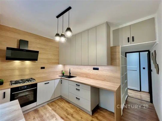 Designový, čerstvě zrekonstruovaný byt 2+1 v srdci Kamenické - Photo 1