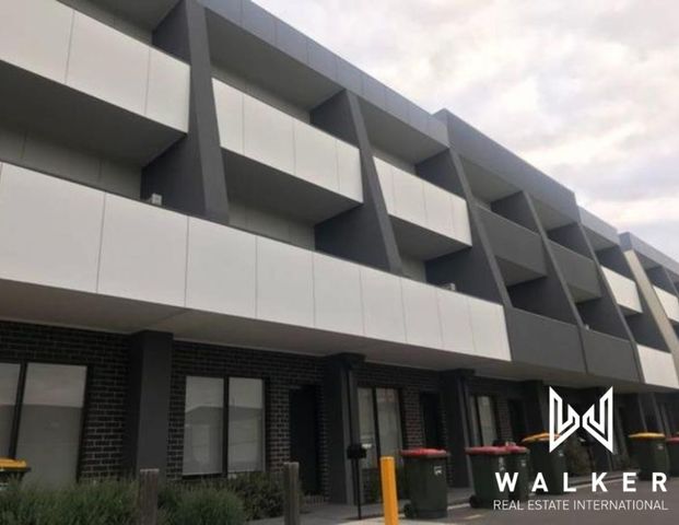 Modern Living Townhouse! - Photo 1