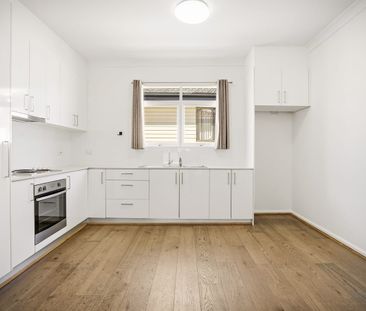 Spacious 3-Bedroom Home in a Prime Merrylands Location - Photo 6