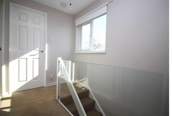 3 Bedroom House - Semi-Detached - Photo 1