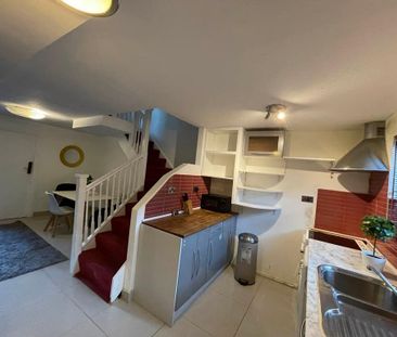 1 bedroom in a house share to rent - Photo 4