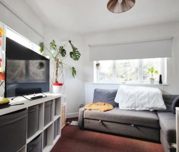 Ocean present this charming two-bedroom flat in a sought-after loca... - Photo 1
