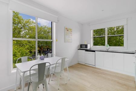 2 Bed, 1 Bath - Photo 5