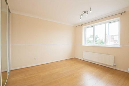 3 bedroom detached house to rent - Photo 4