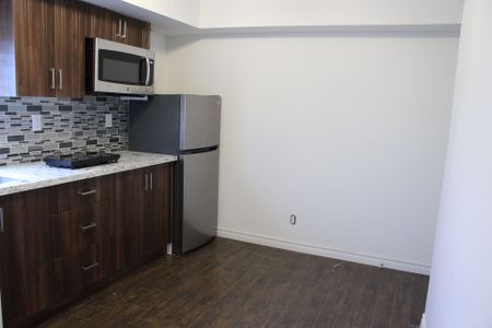 For Lease - 2466 St Clair Avenue Unit# 301, Toronto, Ontario - Photo 5