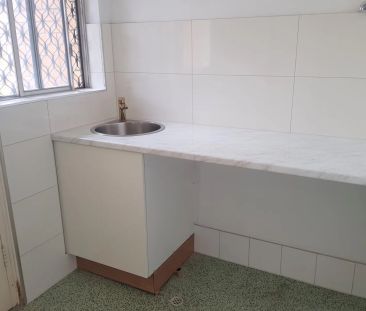 Beautiful 2 Bedroom Private unit! - Photo 5