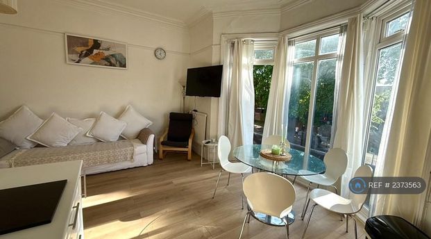 2 bedroom flat to rent - Photo 1