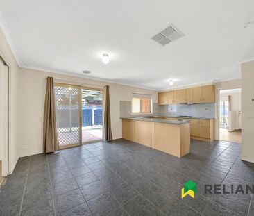 3 bedroom house in the best location of Werribee that is not to be ... - Photo 5