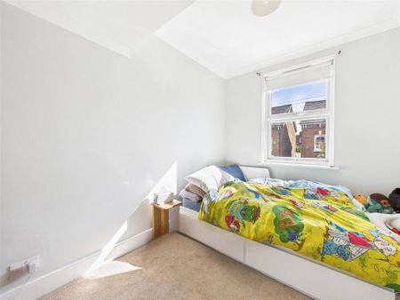 4 bedroom end of terrace house to rent - Photo 5