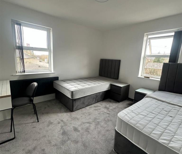 2 bedroom private hall to rent - Photo 2