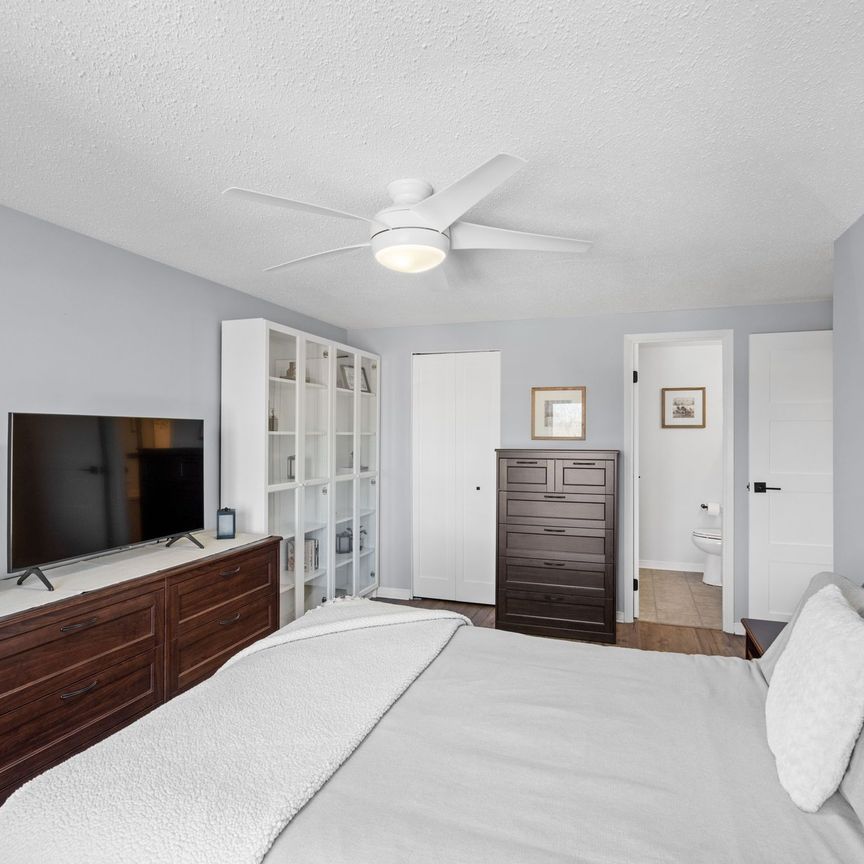 For Lease - 12 Terrace Drive Unit# 212, Bells Corners and South to Fallowfield, Ontario - Photo 1