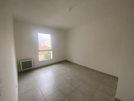 Location Appartement 3 pièces 71m² NIMES 30900 - Photo 4
