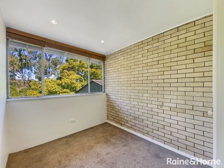 Spacious & Convenient 3 Bedroom Townhouse in a Leafy Setting - Photo 3