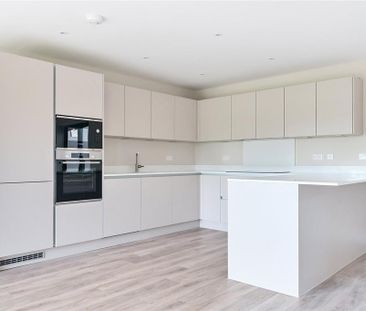 4 bedroom end of terrace house to rent - Photo 5