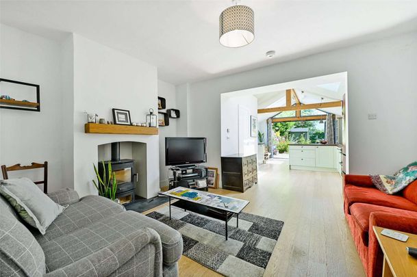 SHORT TERM - An immaculate three bedroom home offered fully furnished - Photo 1