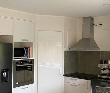 Convenient Bayfair Living - Photo 2