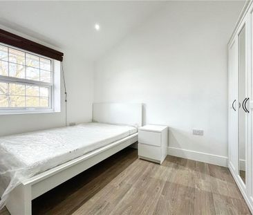 Kestrel Avenue, Staines-upon-Thames, Surrey, TW18 4RU - Photo 1