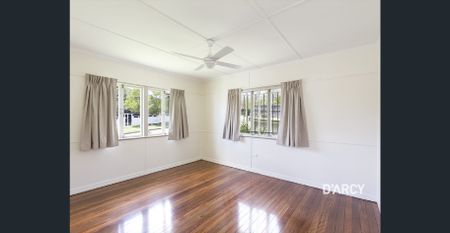 Charming Post-War Cottage in Prime Ashgrove Location - Photo 2