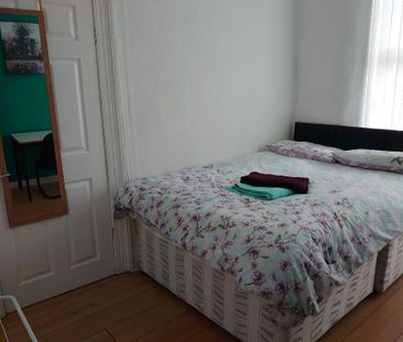 4 bedroom terraced house to rent - Photo 4