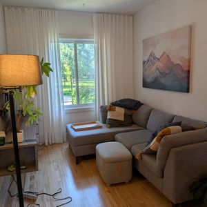 Superbe 4 1/2 Rénové Et Meublé - Photo 2