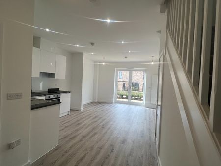 2 Bed Terraced House, Parkes Avenue, B12 - Photo 2