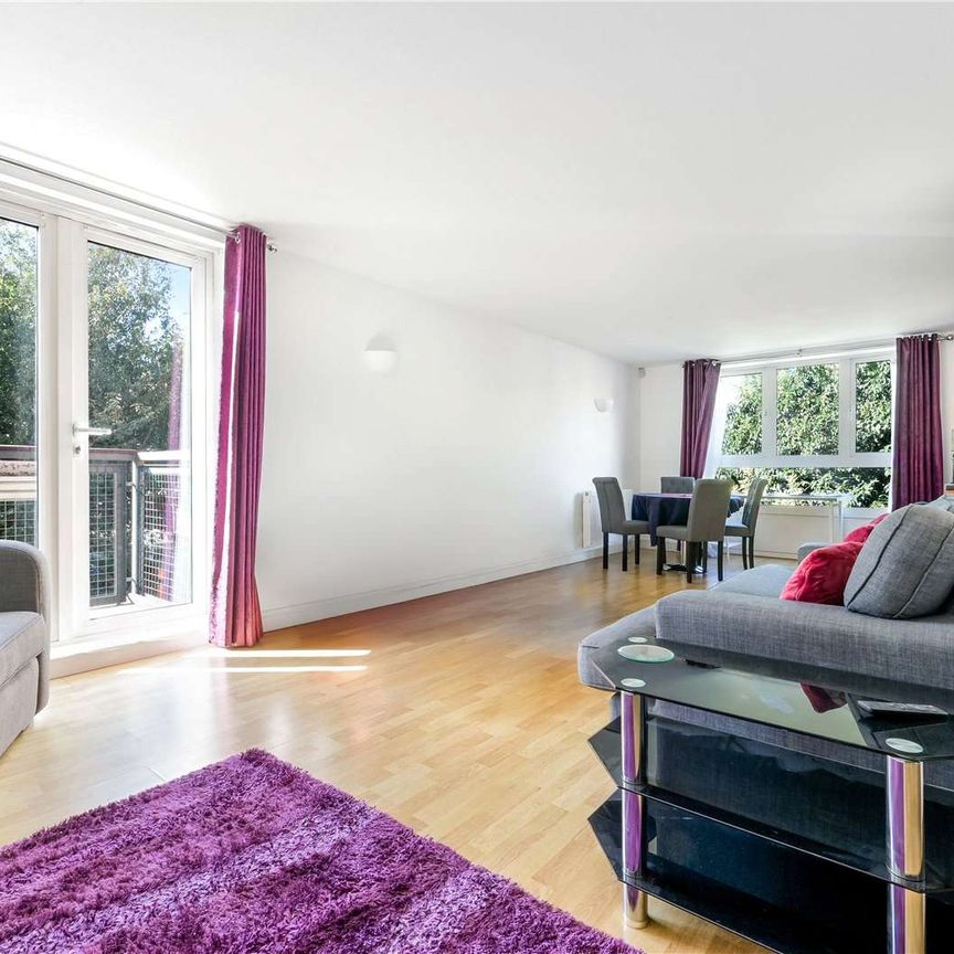 Arranged on the 1st floor of a modern ported development is this 2 double bedroom duplex apartment with 2 bathrooms. - Photo 1