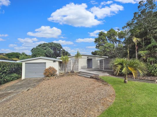 Oneroa Beach House $850 per week - Photo 1