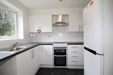 2 Bedroom Flat - Purpose Built To Let - Photo 5
