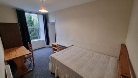 4 bedroom flat to rent - Photo 5