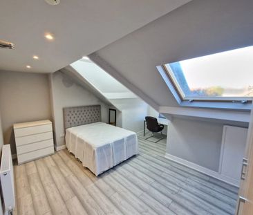 8 Bedroom Mid Terraced House for rent in Brudenell Road - Photo 5