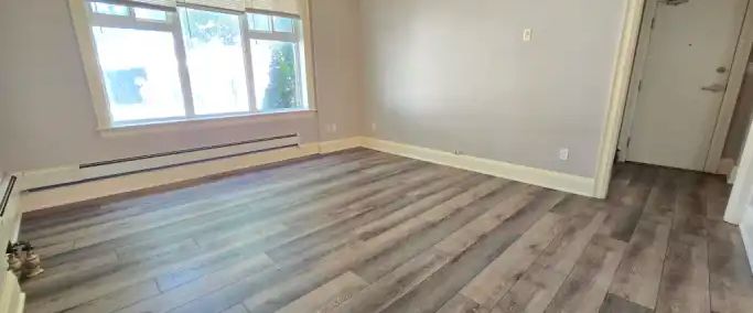 SPACIOUS ONE bedroom unit available for NOV 1st on the MAIN FLOOR!! | 170 Simcoe Street South, Oshawa - Photo 1