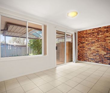 GREAT SIZED THREE BEDROOM VILLA! - Photo 3