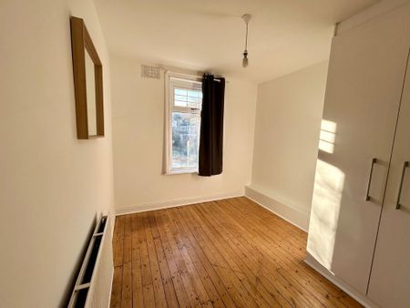 4 bedroom end of terrace house to rent - Photo 4