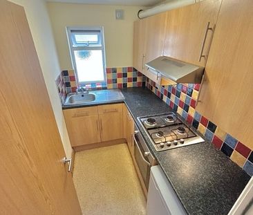 10 Bedroom Student Home – Llanbleddian Gardens - Photo 3