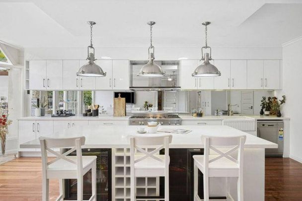 Luxury home - semi detached self contained area for rent - Photo 1