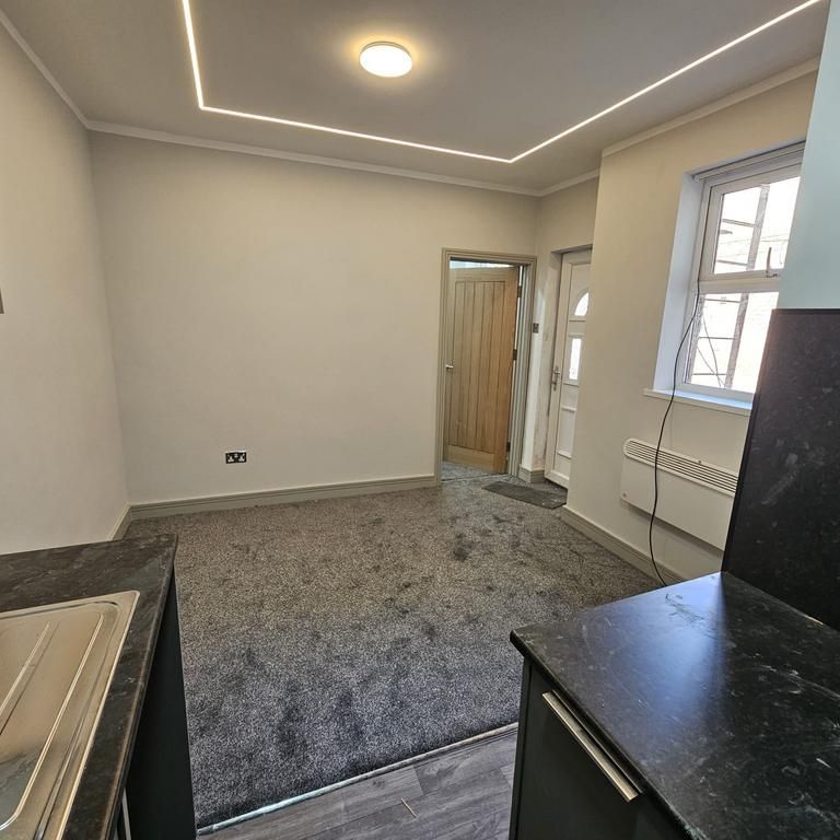 1 bedroom flat to rent - Photo 1