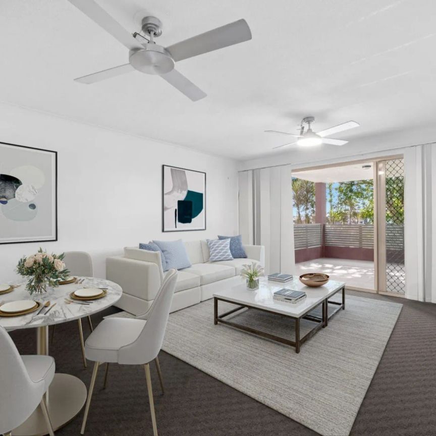 Spacious 2-Bedroom Apartment with Balcony & Secure Parking in Holland Park - Photo 1