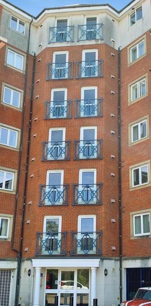 2 bedroom flat to rent - Photo 2