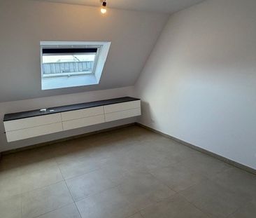 Zeer ruim recent duplex app met 3 slpks, 2 terrassen en autostaanpl... - Photo 2