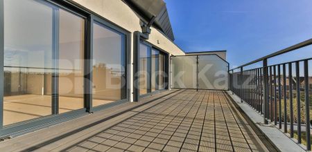 2 Bedroom, 2 bath, 1 reception Penthouse - Photo 2