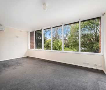 Low-maintenance studio living - Photo 6