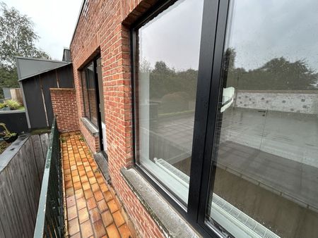 Mooi opgefrist appartement met ruime kamers - Photo 3