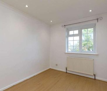 Woodhatch, Horsham, RH13 - Photo 2